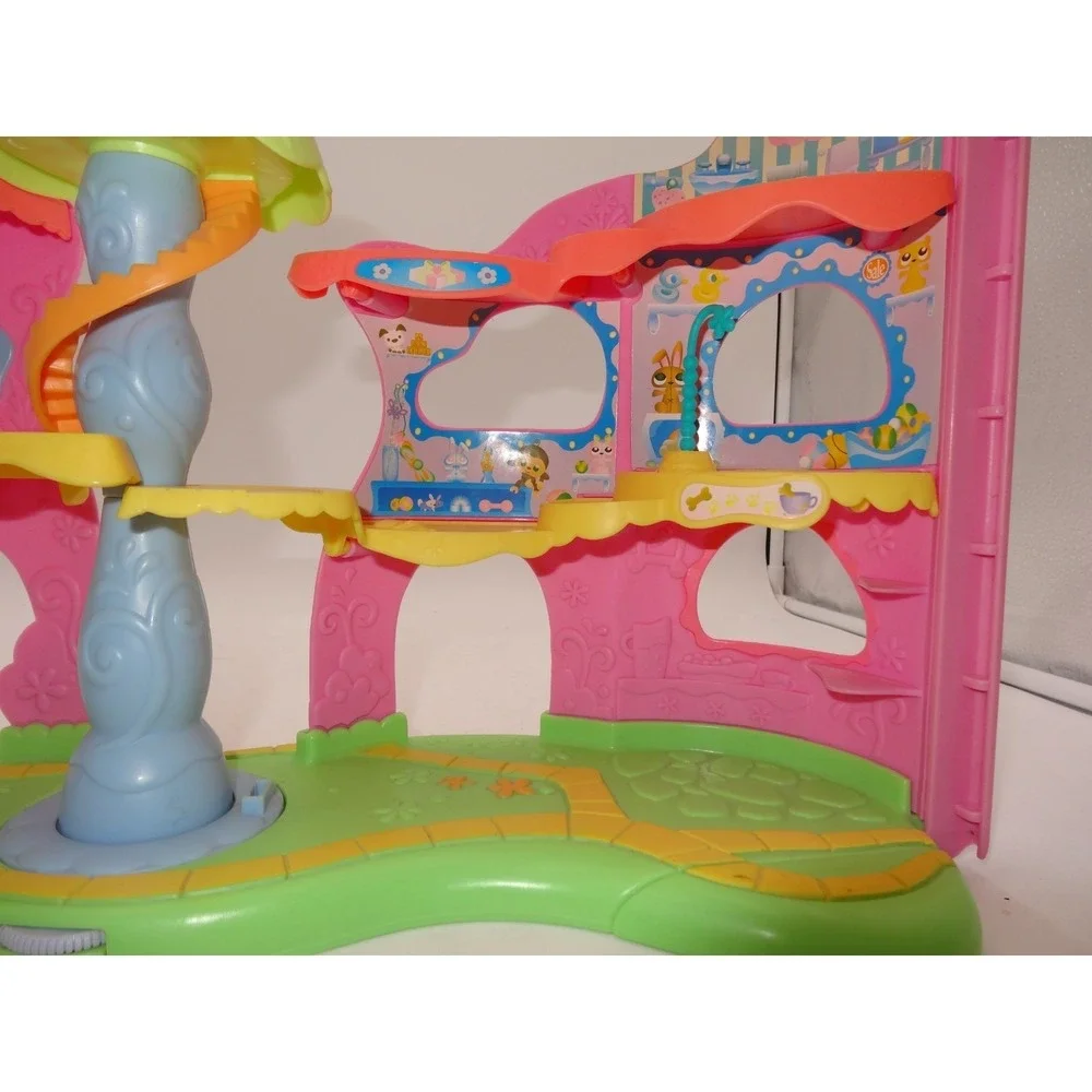LPS Littlest Pet Shop Round n Round Pet Town No Accessories